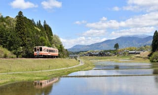 小泉武夫博士監修の「発酵弁当」＆スペシャルトークを満喫する〈発酵列車〉が運行！